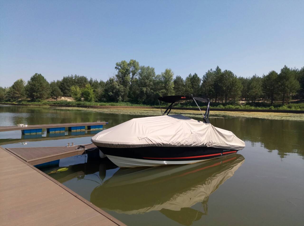 huse pentru depozitarea iahturilor cu motor