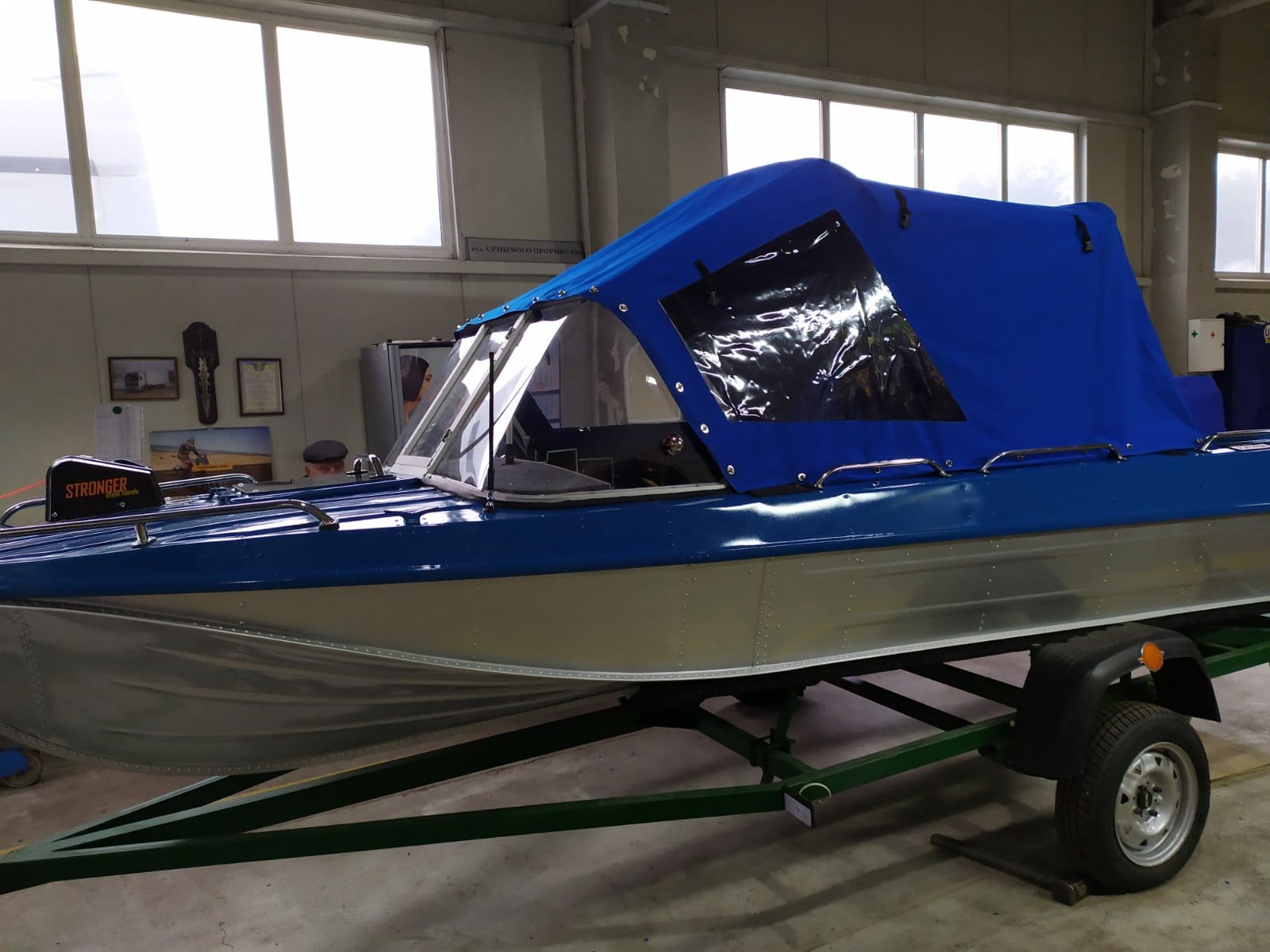 taud intégral fermé pour cockpit de bateau bass