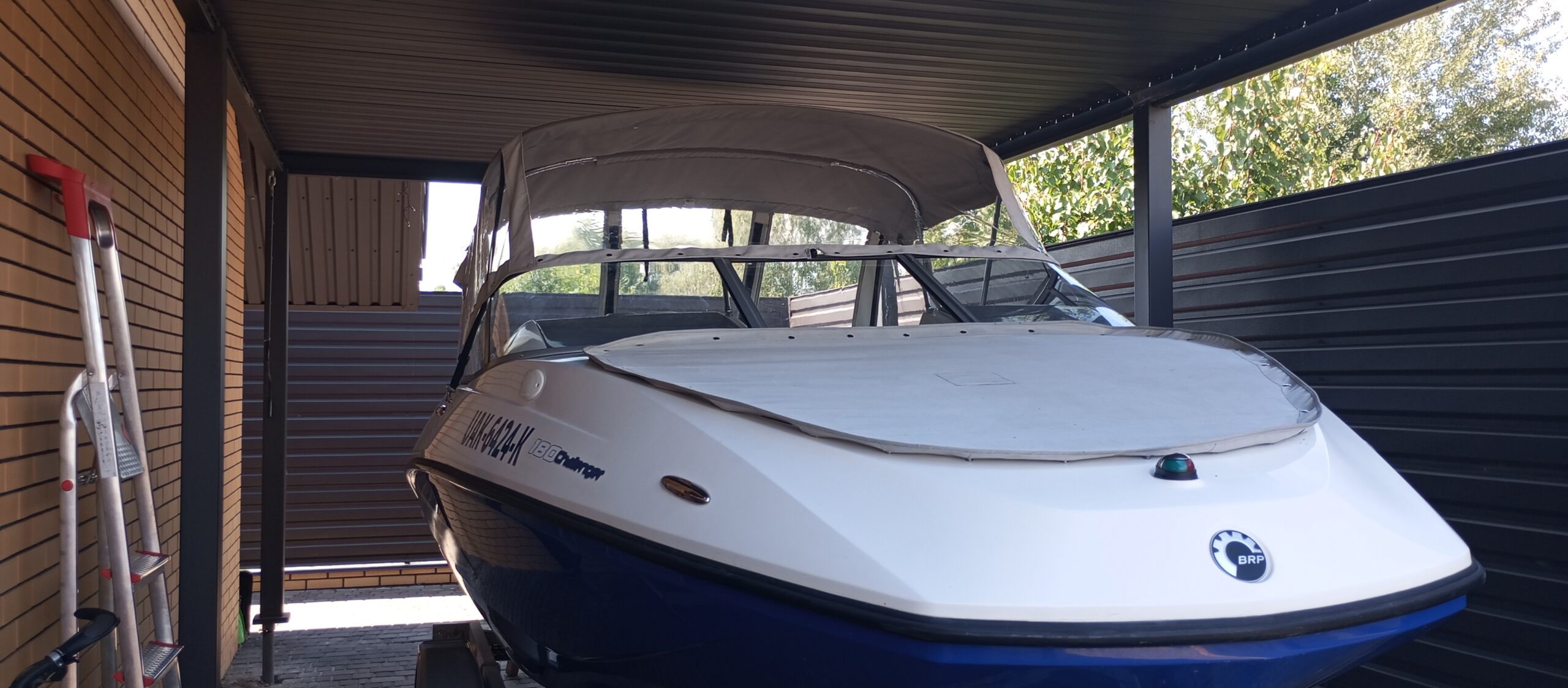 taud de cockpit protecteur avec fenêtres transparentes pour navigation